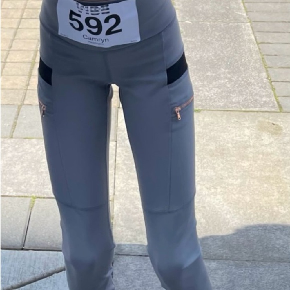 Jo and Jax Gray Leggings with Zipper Pockets